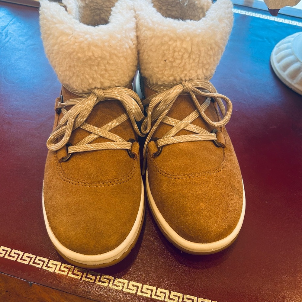 Ugg Ankke Women’s Lakeside Heritage Lace Sneaker New